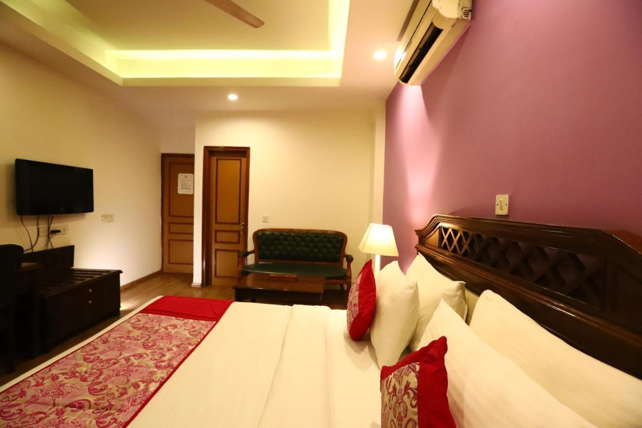 Hotel Ambica Palace Aiims New Delhi - Couple Friendly Local Id Accepted Luaran gambar